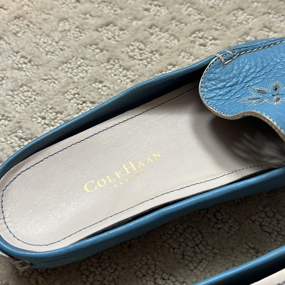 Cole Haan driving moccasin leather slides. Cutaway detail. - Picture 3 of 5